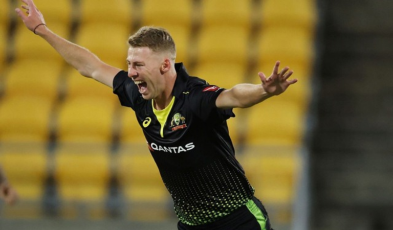 Australia Opt to Bat as Riley Meredith Returns
